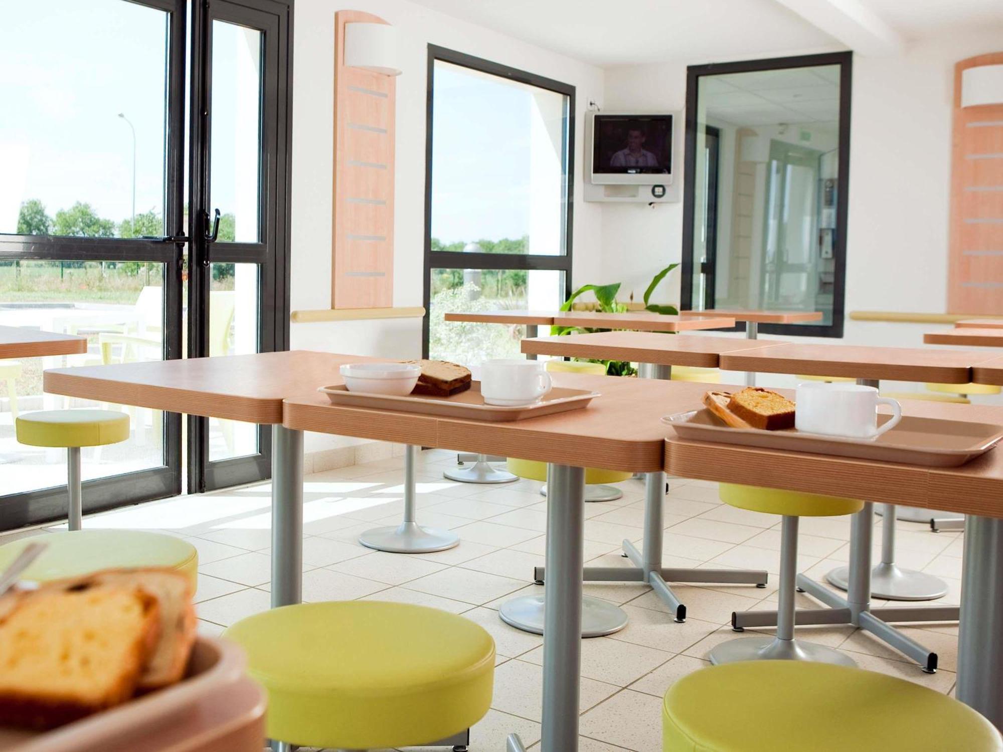 Ibis Budget Niort - La Creche Exterior photo